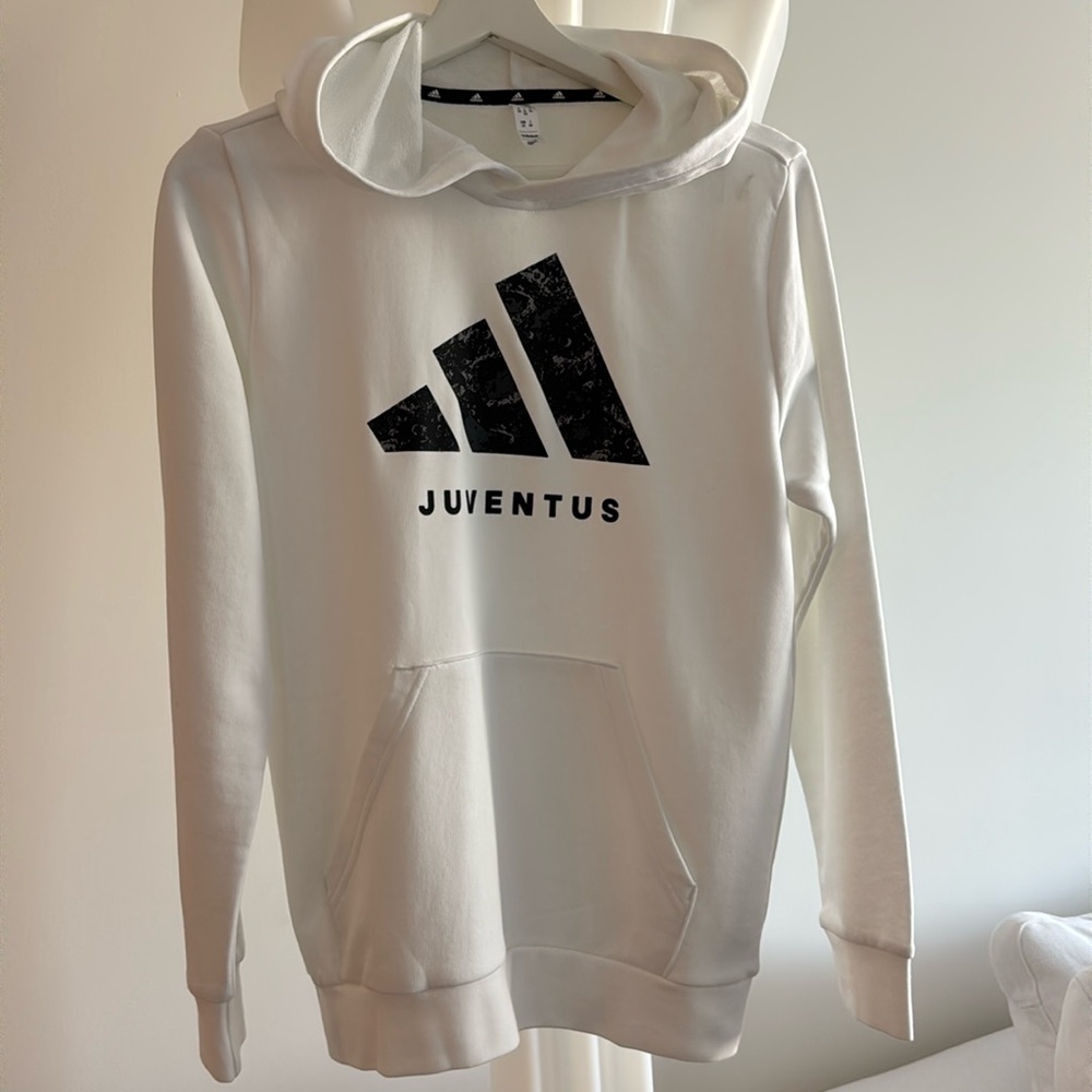 Brand new Adidas Juventus hoodie Size junior large